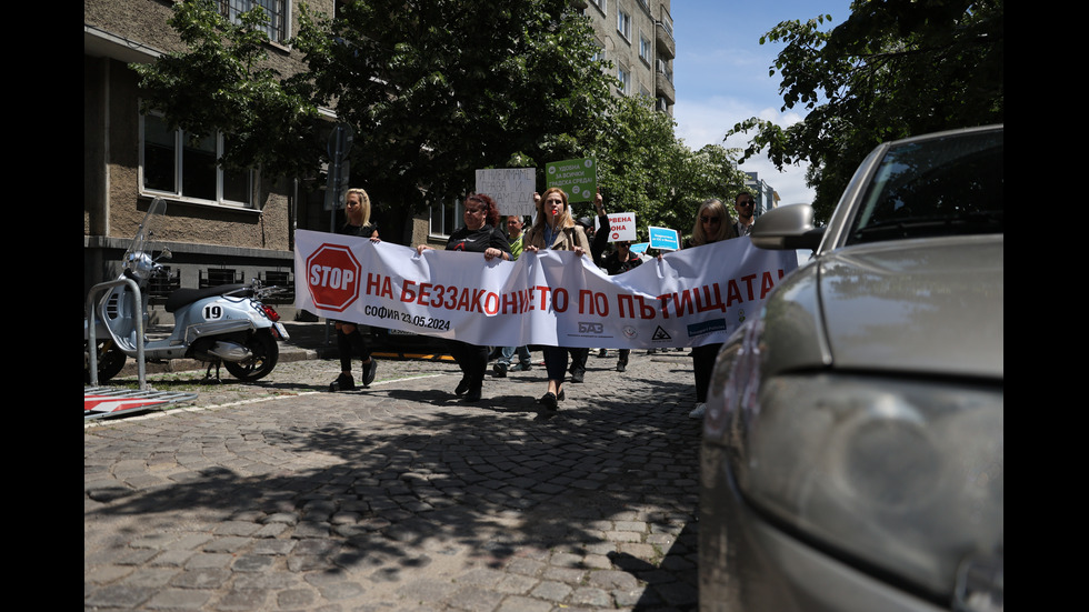 "Стоп на беззаконието на пътищата": Протест в центъра на София