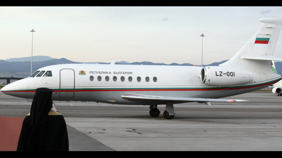 Благодатният огън пристигна в България