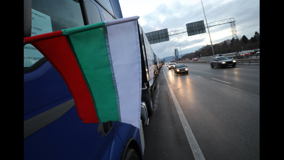 Строители на протест, изкараха машини на "Цариградско шосе"