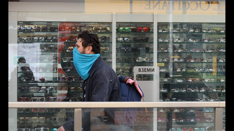 Първи ден без маски на открито