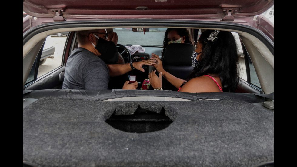 Бразилци си казват "да" на автосватби заради пандемията