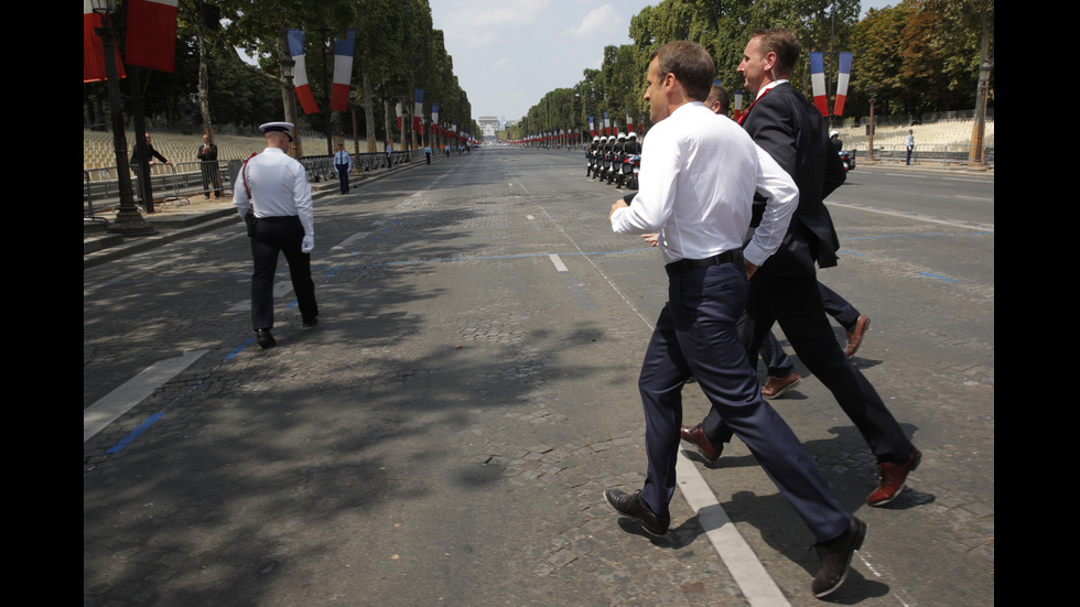 Пищен военен парад в Париж