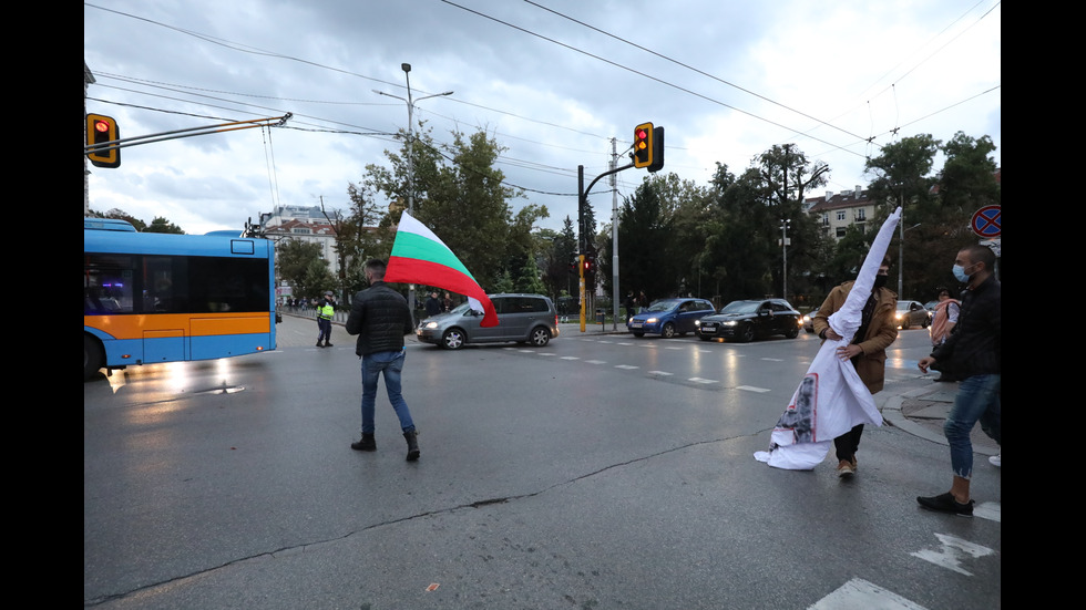 ДЕН 100: Засилено полицейско присъствие в София заради протеста