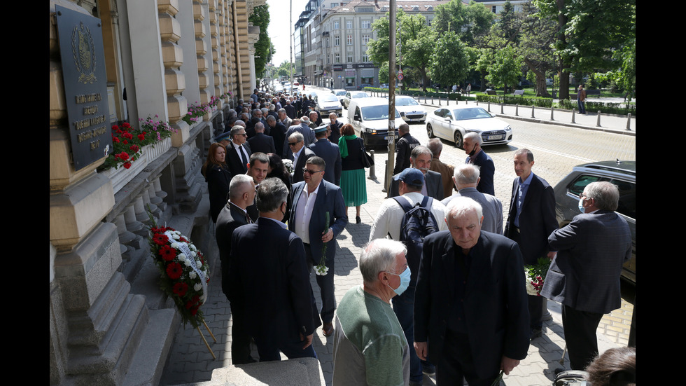 Стотици се простиха с ген. Никола Колев