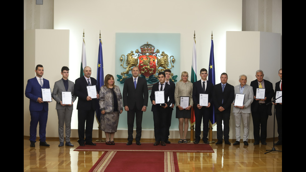 Президентът Румен Радев връчи наградите "Джон Атанасов" на български учени