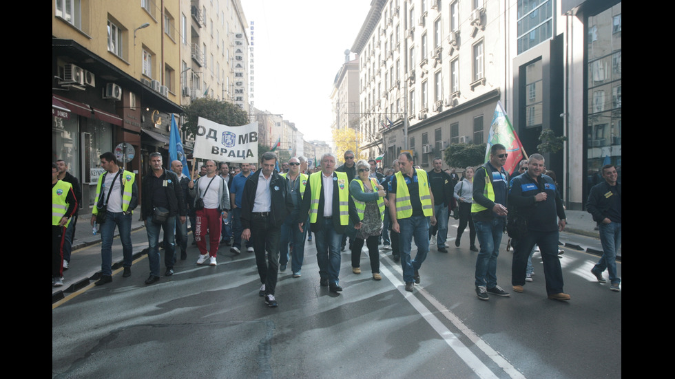 Полицаите отново на протест