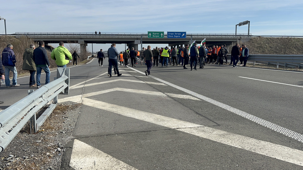 Четвърти ден протести: Земеделци блокират ключови пътища