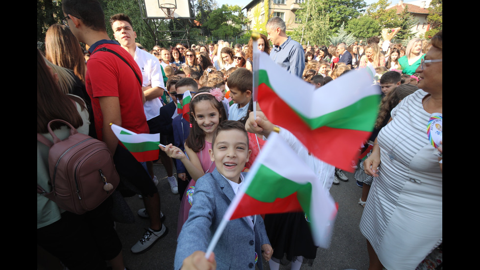 ПЪРВИЯТ ЗВЪНЕЦ: Начало на новата учебна година