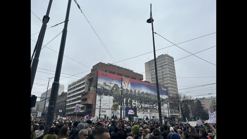 Хиляди блокираха мостове в Нови Сад