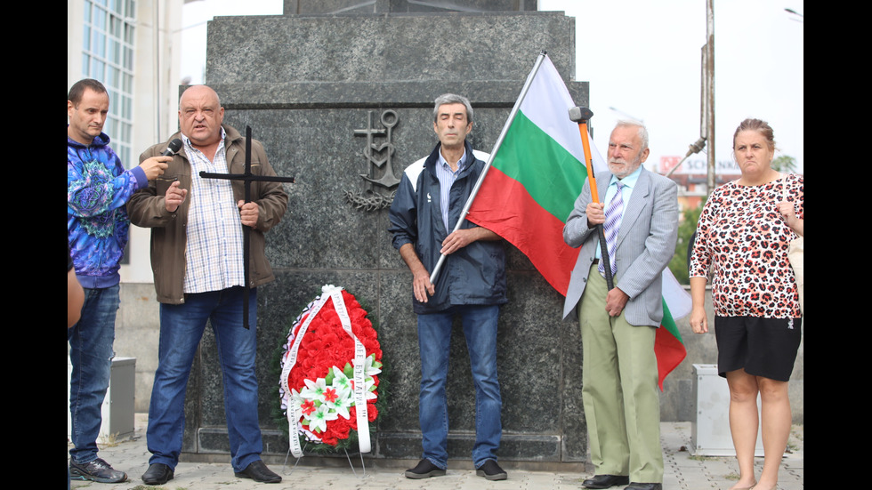 Граждани искат да се премахне статуята на София