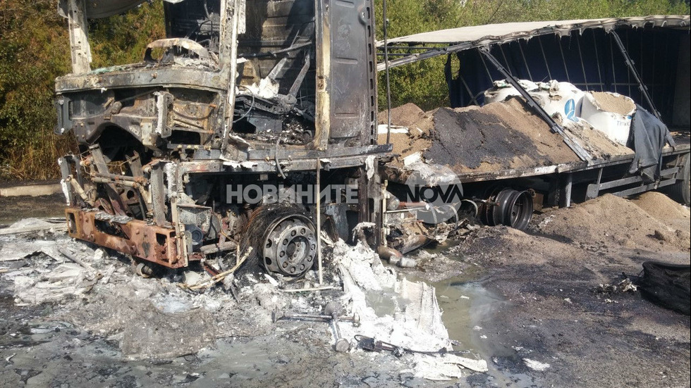 Товарен автомобил се запали на пътя Плевен - Русе