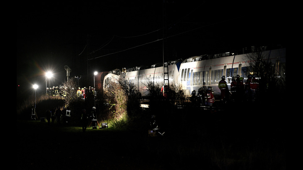 Влакова катастрофа в Германия, над 50 ранени