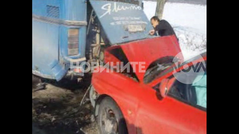 Автобус катастрофира край Сопот