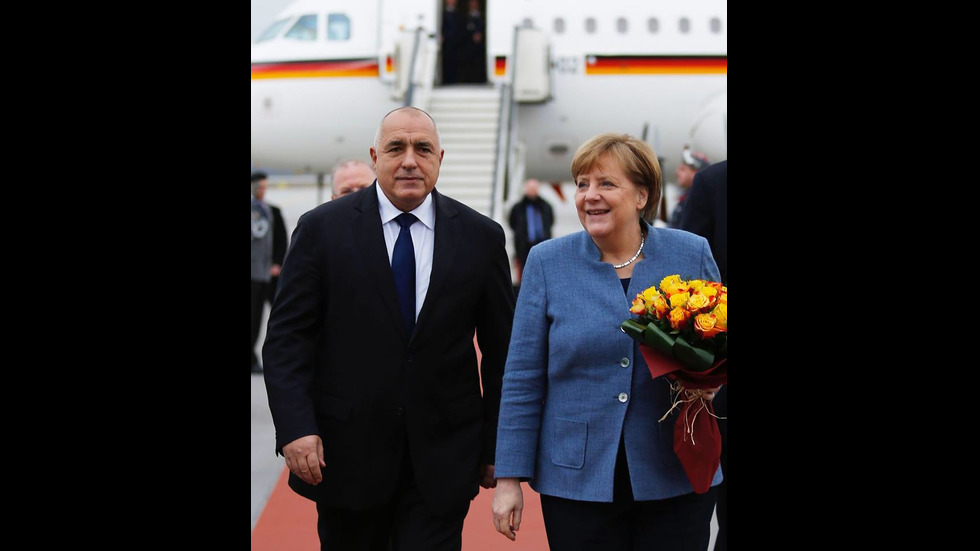 Меркел пристигна в България