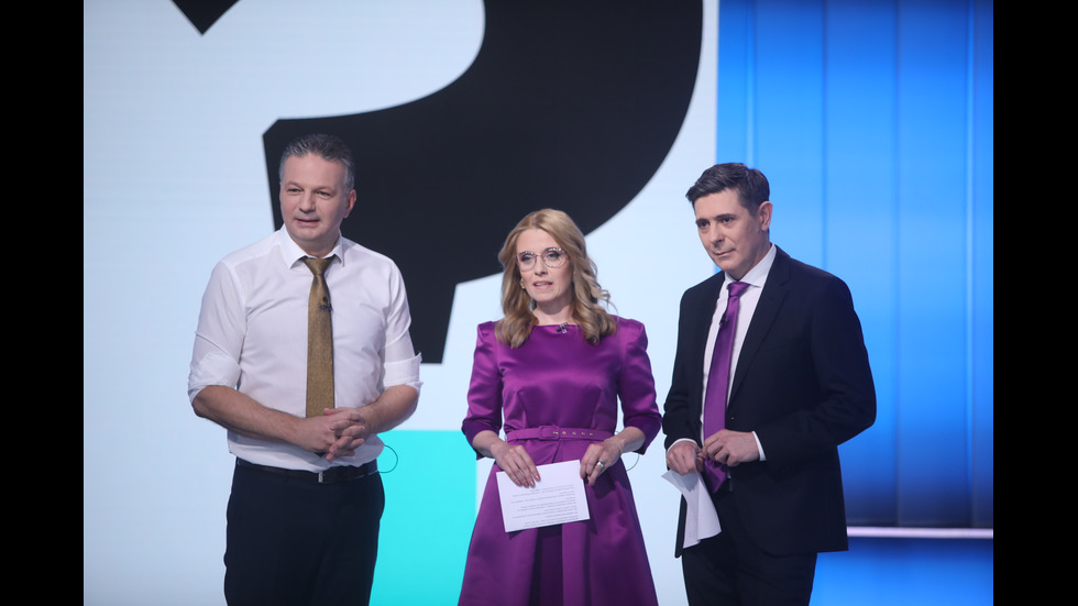 ЗАД КАДЪР: Изборният ден по NOVA В СНИМКИ