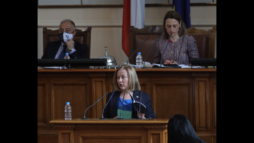 Бурни дебати в първия работен ден на новото Народно събрание