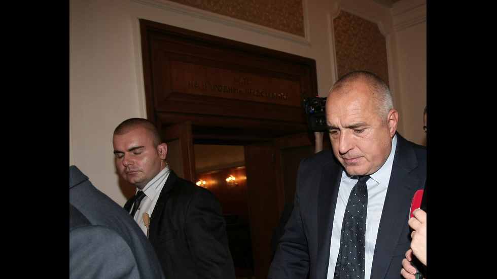 Бойко Борисов представя оставката на кабинета в НС