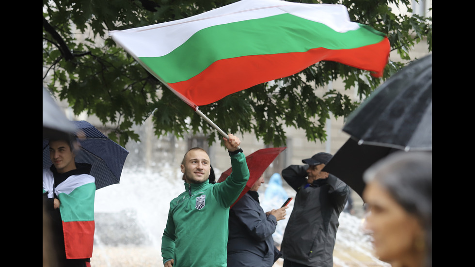 Десети ден на протести срещу властта