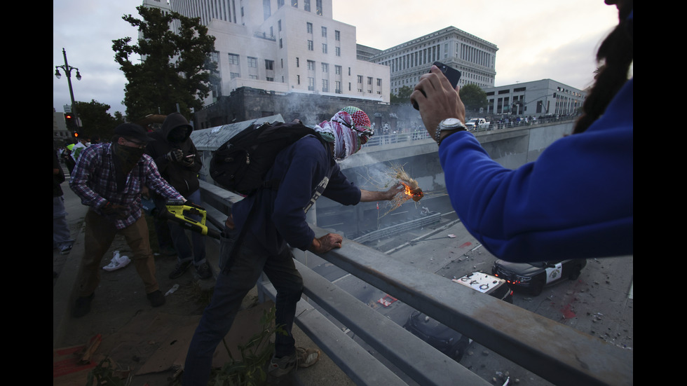 Сблъсъци между Гвардията и протестиращи в Лос Анджелис