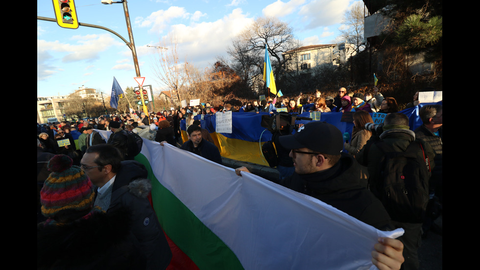 Протест пред руското посолство в София