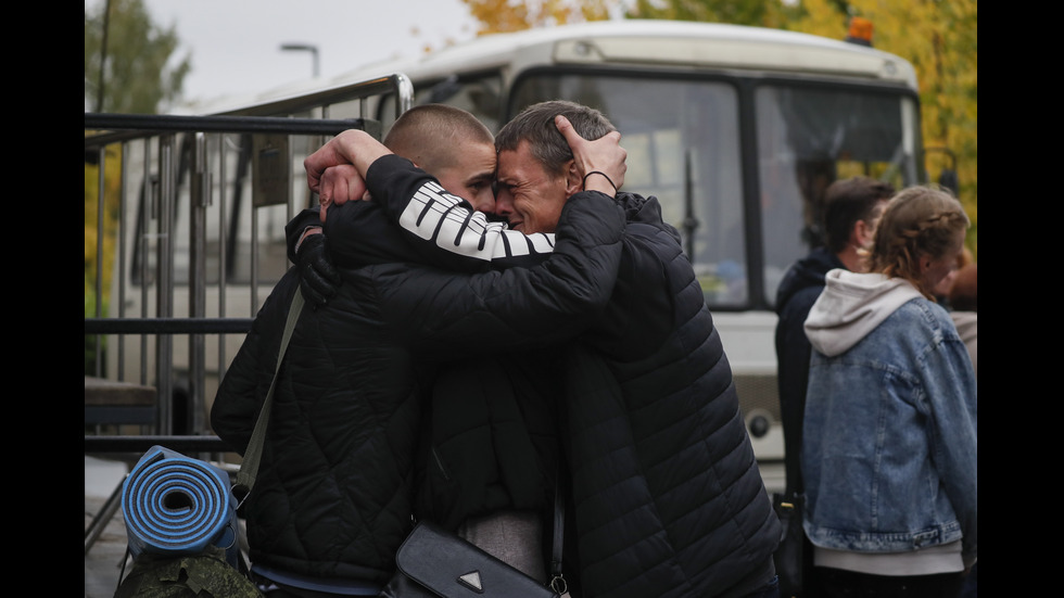 РАЗБИТОТО СЪРЦЕ НА УКРАЙНА: Годината на войната в СНИМКИ