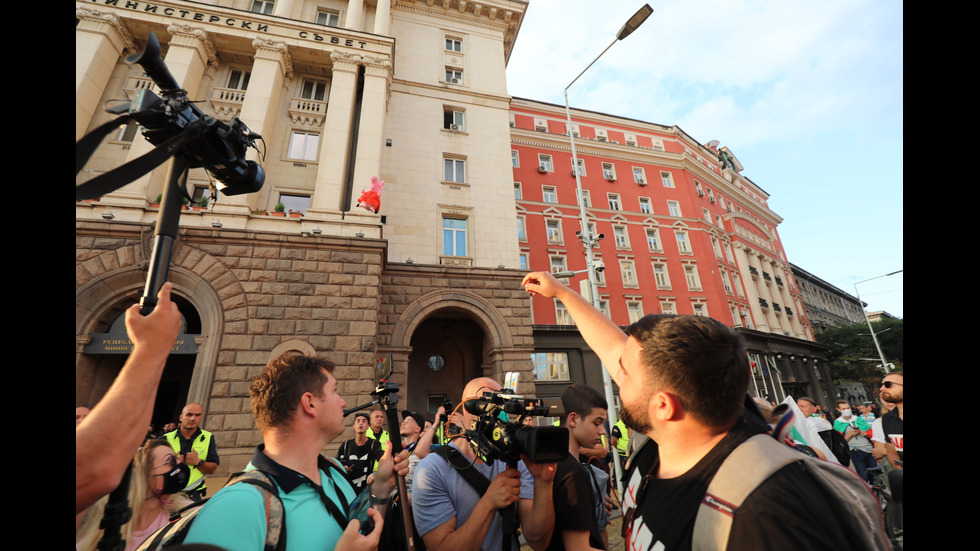 19-и ден на протести срещу властта в страната