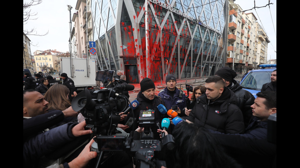 Ранени полицаи и арести на протеста на „Възраждане”