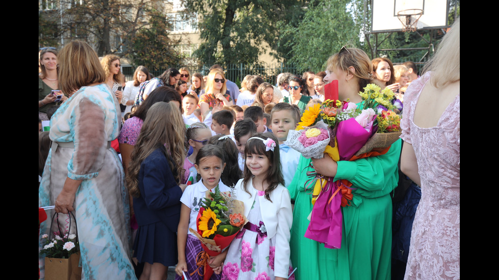 ПЪРВИЯТ ЗВЪНЕЦ: Начало на новата учебна година