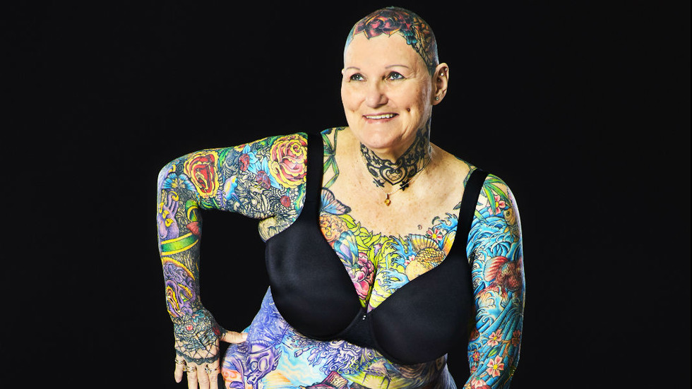 69-годишна е най-татуираната жена на света