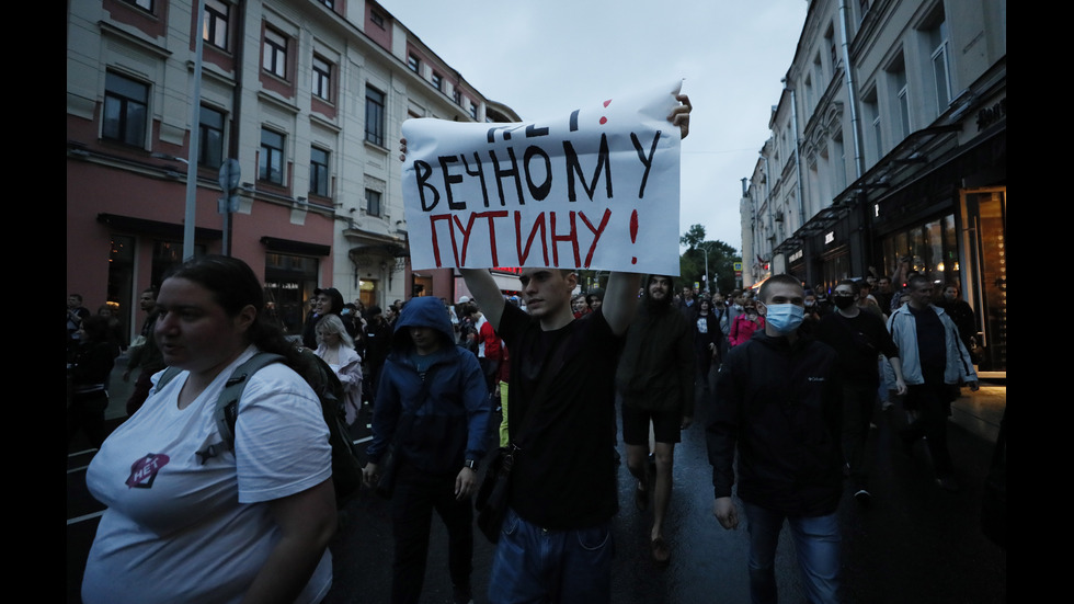 Над 100 задържани след протест за оставката на Путин в Москва