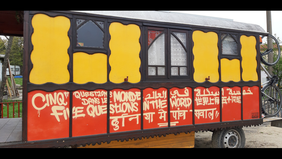 Французин обикаля света с трактор с 25 км в час