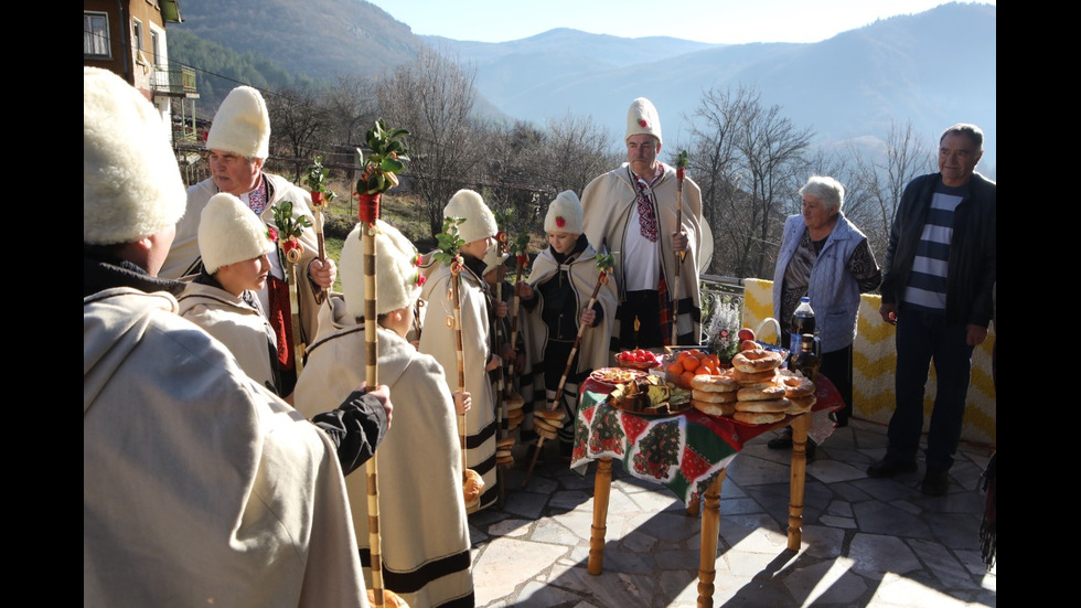 Коледари в Гара Бов