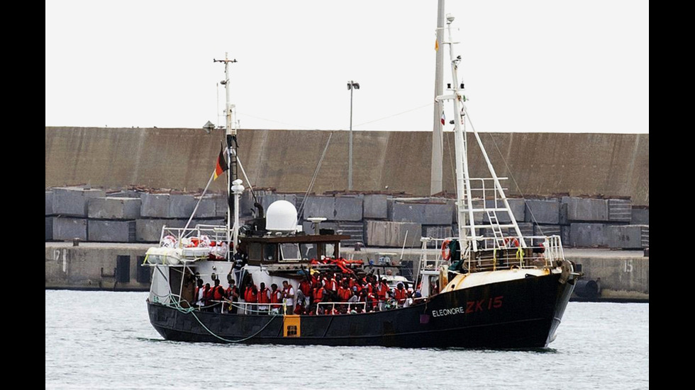 Италианските власти задържаха кораб с мигранти