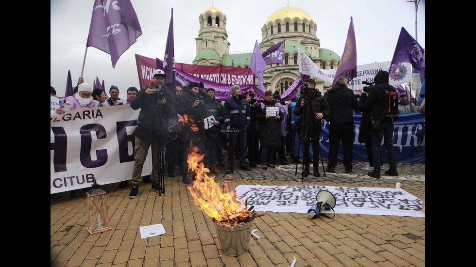 Работници от въглищните централи - на протест в София