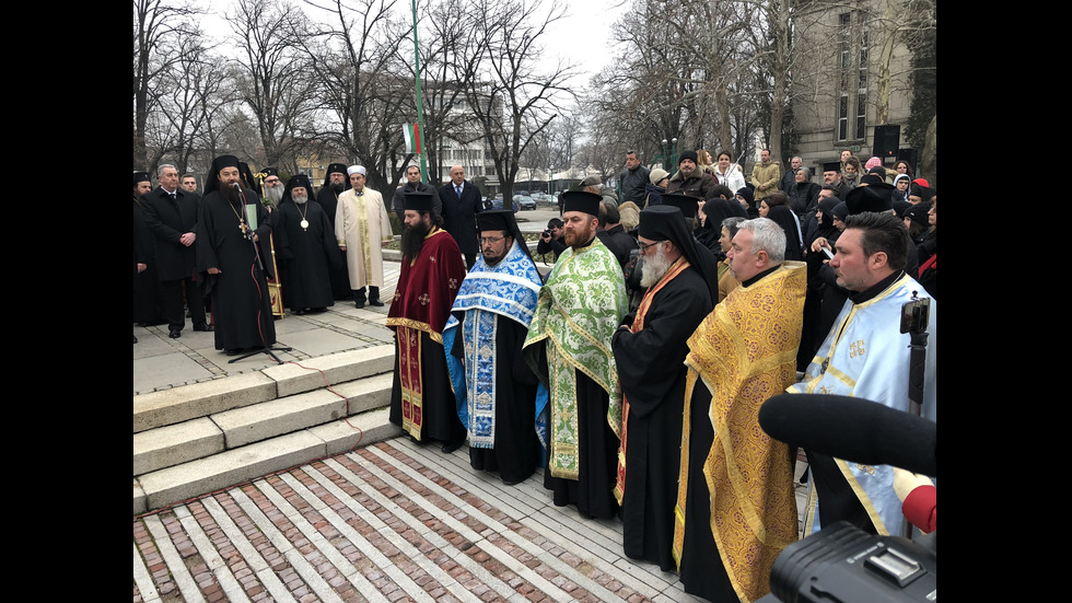 Тържествен камбанен звън оповести въдворяването на Видинския митрополит Даниил