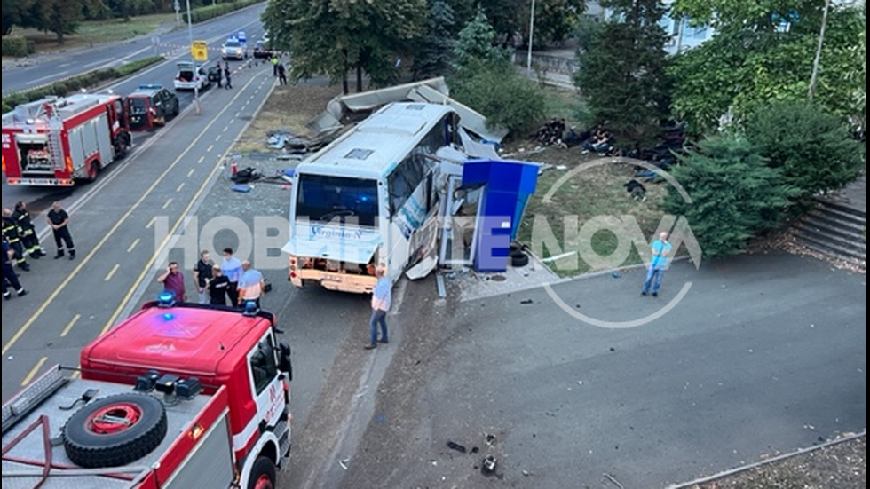 Двама полицаи загинаха при катастрофа в Бургас