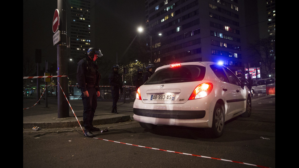 Въоръжен мъж взе 7 заложници в Париж