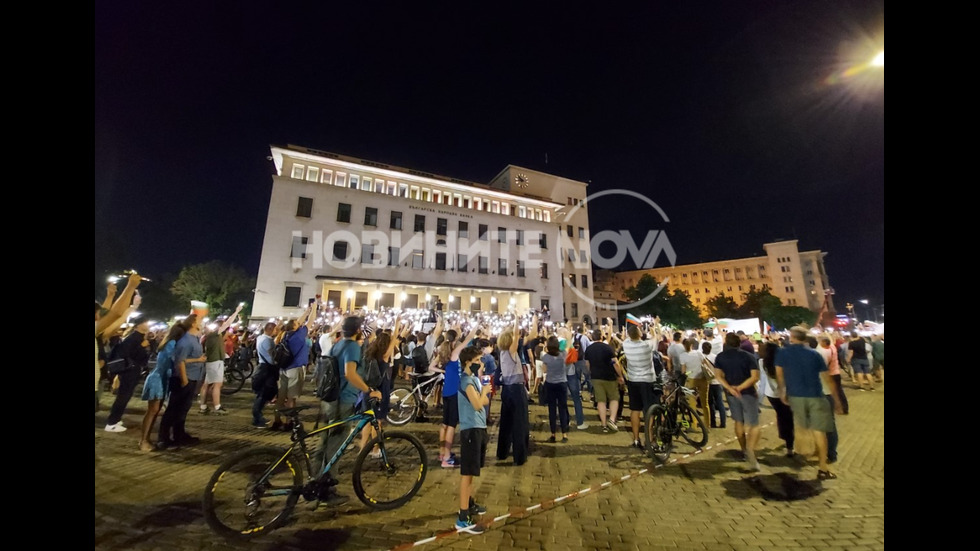 ВТОРИ НАЦИОНАЛЕН ПРОТЕСТ: Недоволни окупираха площада пред НС