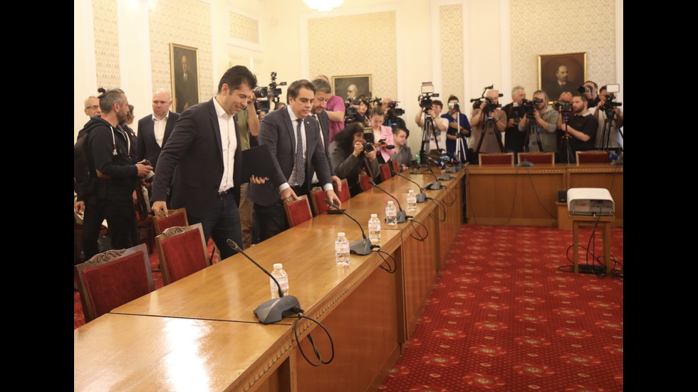 Първата лидерска среща между ГЕРБ-СДС и ПП-ДБ