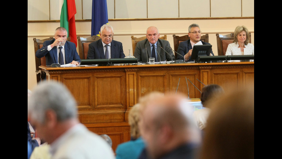 Депутатите отхвърлиха оставката на Главчев