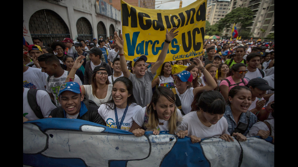 Стотици хиляди излязоха на протест в столицата на Венецуела
