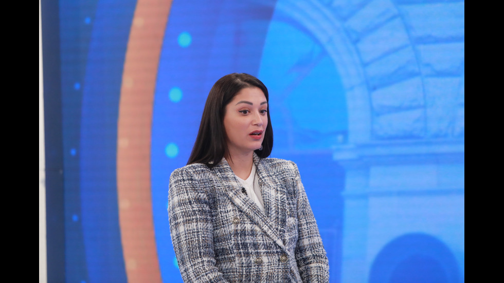 ЗАД КАДЪР: Изборното студио на NOVA в деня на балотажа