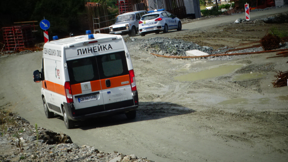 Трима работници бяха затрупани в тунела „Железница”