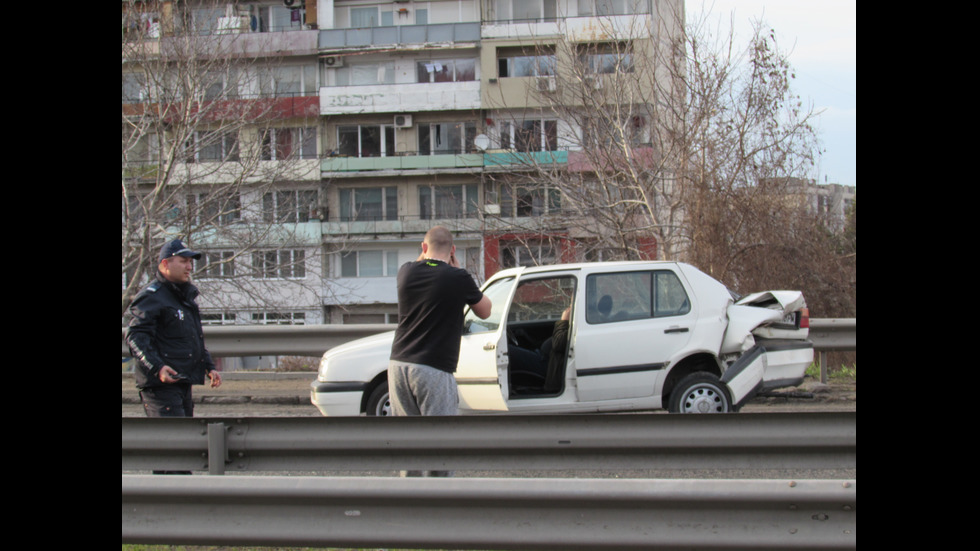 Катастрофа блокира движението по международното шосе в Русе