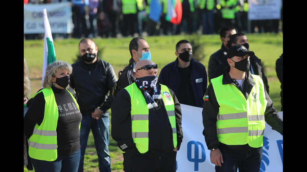 Полицейските служители излизоха на протест