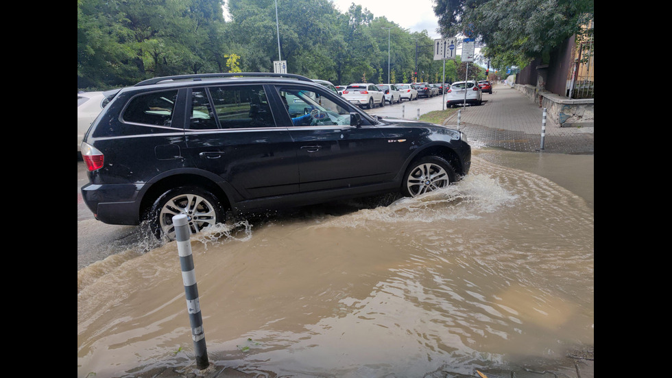 Авария остави голяма част от центъра на София без вода