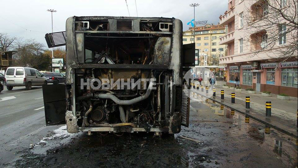 Автобус пламна на "Цариградско шосе"