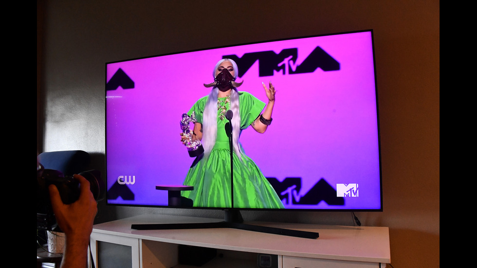 Лейди Гага със завидна колекция от маски на наградите на MTV