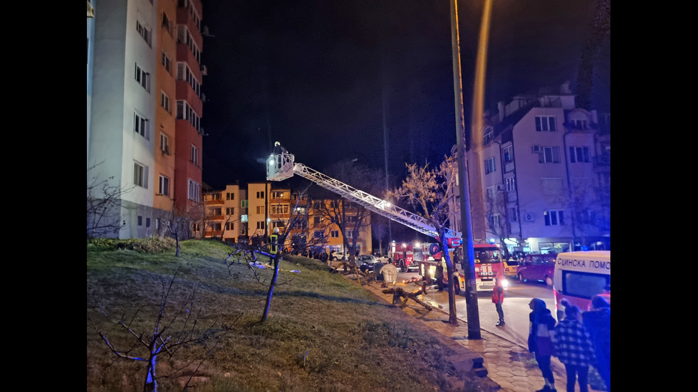 Пожар в блок в Благоевград, има жертви