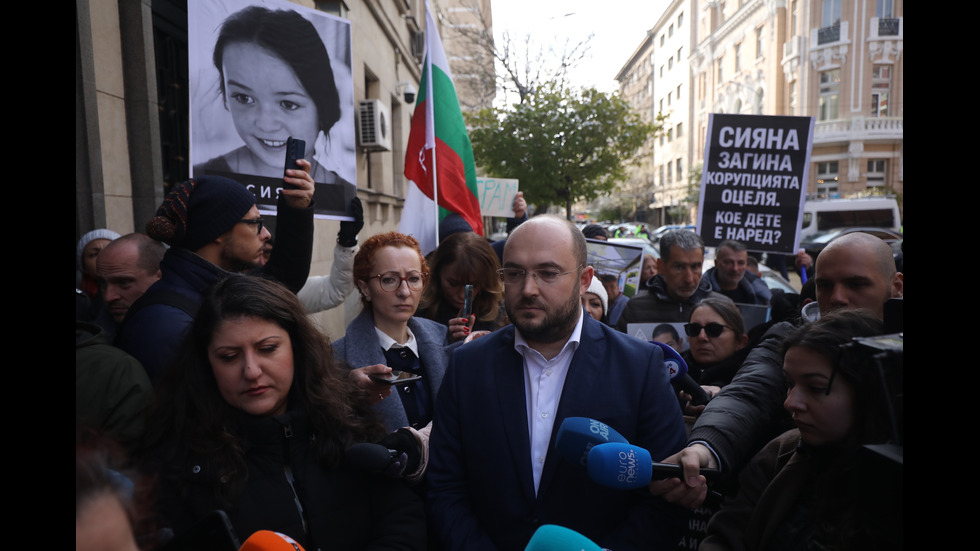 „Стига повече“: Протест в София срещу войната по пътищата